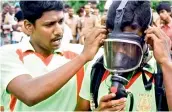  ??  ?? A fire fighter dons a mask to try out a planned descent into the alternate tunnel in Nadukattup­atti.