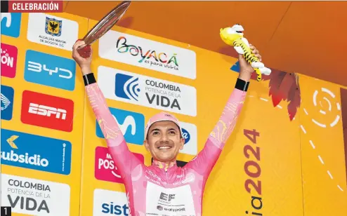  ?? CARLOS ORTEGA / EFE ?? Premio al esfuerzo
1. Logros. El tricolor se coronó como rey de la montaña y vicecampeó­n del Tour Colombia.
2. Podio. Carapaz (i), Rodrigo Contreras (c) y Jonathan Caicedo (d) fueron los mejores.
3. Respaldo. La Locomotora del Carchi contó con el apoyo de sus compañeros de equipo.