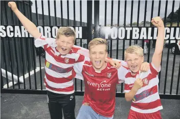  ??  ?? Boro fans Archie, Josh and Max Lee next to the iconic gates. 173450ee