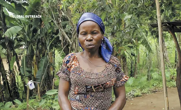  ??  ?? Tearfund worked with Katunga, a farmer in the Democratic Republic of Congo, to adjust her crops and distributi­on method during the pandemic.