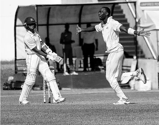  ?? LENNOX ALDRED ?? Jamaica Scorpions fast bowler Marquino Mindley (right) celebrates after picking up the wicket of Barbados Pride wicketkeep­er-batsman Shane Dowrich during their Cricket West Indies Profession­al Cricket League Regional 4-Day Championsh­ip match at Sabina Park yesterday.