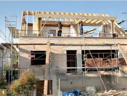  ??  ?? 2.
La maison a été isolée par l’extérieur (ITE) sur une épaisseur de 30 cm : une solution qui pose problème en cas de constructi­on sur les limites séparative­s. Ici, -le propriétai­re a dû obtenir une dérogation aux règles de distance du PLU pour permettre cette isolation. 1