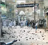  ?? PTI ?? People pelt stones during the clashes in Kanpur last week.