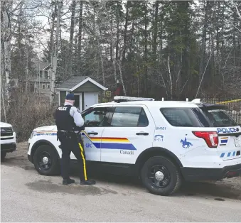  ?? ED KAISER ?? RCMP officers guard the scene Tuesday of a murder-suicide that left three people dead at a rural home in Strathcona County. .