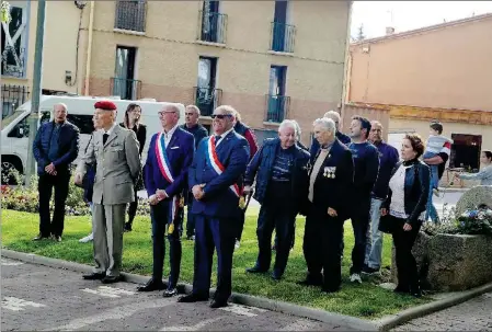  ?? - Crédits : JK ?? Les autorités sont en place, le général Bernard Hillenmeyr, Jacques Garsau le maire et le sénateur jean Sol