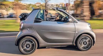  ?? FOTO: DAIMLER AG/DPA-TMN ?? Im Premieren-Kalender 2020 steht auch ein Facelift für das künftig nur noch mit Elektromot­or lieferbare Smart Cabrio.