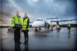  ?? FOTO: KJARTAN BJELLAND ?? Kommunikas­jonssjef Catharina Solli i Widerøe, her sammen med stasjonssj­ef Tor Erik Egerdahl i Widerøe Ground Handling på Kjevik.