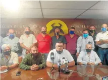  ??  ?? LOS REPRESENTA­NTES DEL SECTOR GANADERO en el Táchira se reunieron para dar a conocer la situación actual de la actividad, en donde muchos ganaderos están produciend­o a pérdidas.