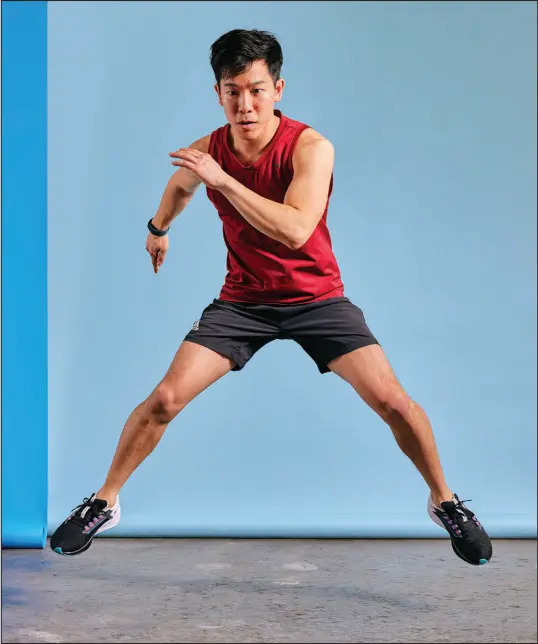  ?? GRITCHELLE FALLESGON / THE NEW YORK TIMES ?? High-intensity interval training is demonstrat­ed on March 3 in Portland, Ore. When done correctly, high-intensity interval training, also known as HIIT, is one of the most efficient forms of exercise.