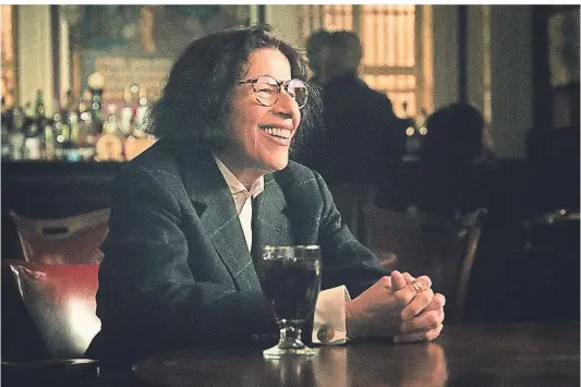  ?? FOTO: NETFLIX/
COURTESY EVERETT
COLLECTION ?? Fran Lebowitz schrieb für „Vanity Fair“und Andy Warhols Magazin „Interview“. Die siebenteil­ige Serie zeigt die Autorin mit all ihrem ruppigen Charme.