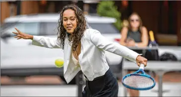  ?? STEVE SCHAEFER/STEVE.SCHAEFER@AJC.COM ?? Canadian profession­al Leylah Fernandez, 21, volleys with the official ball kids before the start of the Atlanta Open media day at Atlantic Station on Tuesday.