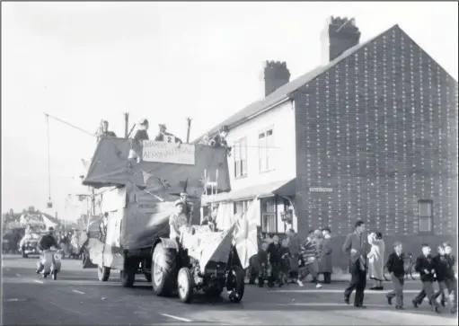  ??  ?? What looks like a student Rag parade going down the A6 next to Edward Street, Loughborou­gh. Collection of Ann Holubecki.