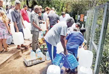  ?? PICTURE: DAVID RITCHIE/AFRICAN NEWS AGENCY (ANA) ?? FILL ’ER UP: People fill up containers with spring water in Newlands yesterday. Premier Helen Zille is meeting the SANDF and SA Police Services, among others, today to discuss the water crisis.