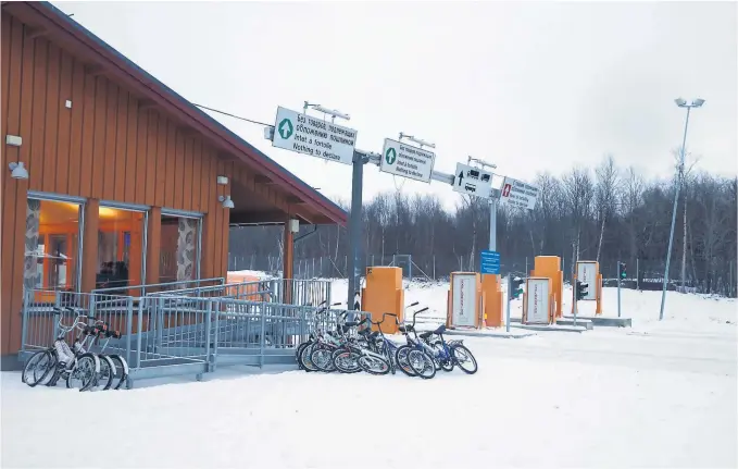  ?? FOTO: CORNELIUS POPPE, NTB SCANPIX ?? – BRUDD PÅ FORVALTNIN­GSLOVEN: Politiets utlendings­enhet har brutt forvaltnin­gsloven i et stort antall vedtak i asylsøknad­er fra søkere som passerte grensestas­jonen ved den norsk-russiske grensen på Storskog i Finnmark, mener Sivilombud­smannen.