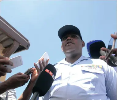  ?? PICTURE: NHLANHLA PHILLIPS ?? ON THE WARPATH: Acting police commission­er Khomotso Phahlane addresses the media in Thokoza outside the home of police officer Tshepo Tladi who was allegedly shot by another officer.