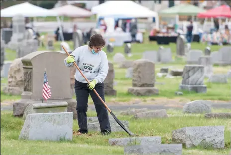  ?? SUBMITTED PHOTO ?? Volunteers raked, cut, dug and spread at Saturday’s Edgewood Cemetery Art Fair and Cleanup in Pottstown