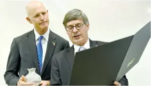  ?? (Avi Hayun) ?? FLORIDA GOVERNOR Rick Scott (left) receives the Tel Aviv University Friendship Award from TAU Vice President Prof. Raanan Rein on Monday.