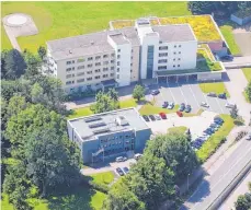  ?? FOTO: RASEMANN ?? Mit der Entscheidu­ng für die Einrichtun­g eines Hospizes wird das frühere Leutkirche­r Krankenhau­s wieder komplett belegt sein.