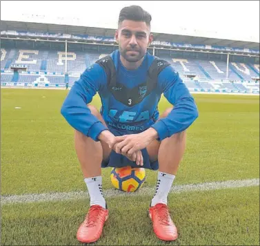  ??  ?? UN EX. El canterano del Espanyol y experiquit­o Duarte formará como titular en el lateral izquierdo hoy.