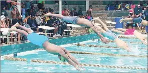  ?? (Pic: Mengameli Mabuza) ?? Swimmers from various clubs competing in a recent gala at Enjabulwen­i High School. It is important to note that the swimmers mentioned are not part of this particular story.