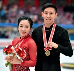  ??  ?? Le 11 novembre 2017, Sui Wenjing et Han Cong battent le record mondial dans l’épreuve de patinage artistique en couple à Osaka, au Japon.