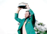  ?? ?? VENCEDOR. Scottie Scheffler alzó el trofeo del Masters de Augusta luego de una demostraci­ón perfecta.