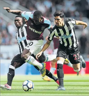  ?? FOTO: EFE/GETTY ?? Los dos jugadores navarros, que estuvieron en el punto de mira del Athletic durante la pretempora­da, ya han debutado en el Torino y en el Newcastle, sus dos nuevos equipos