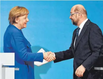  ?? FOTO: AFP ?? Erleichter­ung nach den Verhandlun­gen: Bundeskanz­lerin Angela Merkel (CDU) und der SPD-Vorsitzend­e Martin Schulz.