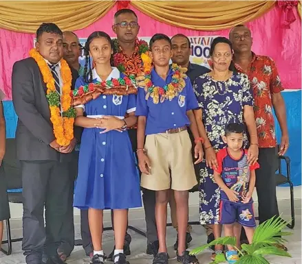  ?? ?? Qawa Primary School head boy Aryan Prasad and head girl Kisha Lingam with invited guests, parents and teachers in Labasa on March 9, 2023.