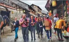  ??  ?? Internatio­nal tourists visit Guiyang’s Qingyan ancient town.