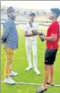  ?? HT PHOTO ?? Shreyas Iyer (left) hit 17 fours and 11 sixes during his ton. (Top) National selector Sarandeep Singh (left) chats with Hardik Pandya (centre) and Iyer on Friday.