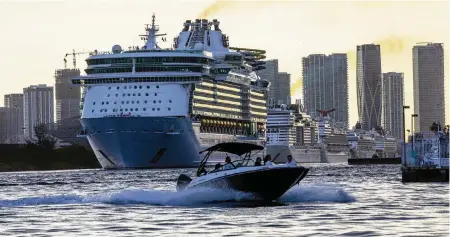  ?? DANIEL A. VARELA dvarela@miamiheral­d.com ?? Royal Caribbean Internatio­nal’s Freedom of the Seas sails down Government Cut past South Pointe Park for a simulated voyage leaving from PortMiami on June 20.