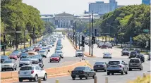  ?? BRIAN CASSELLA/CHICAGO TRIBUNE ?? The Field Museum is the backdrop to a downtown stretch of Lake Shore Drive on June 18, 2020.