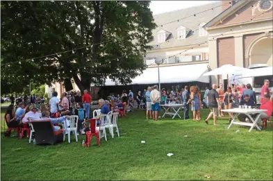  ?? SARATOGIAN FILE PHOTO ?? Hundreds of people attend the annual Saratoga Wine and Food Festival each year.