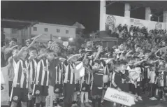  ?? CORTESÍA ?? &gt; Jóvenes deportista­s durante la toma de protesta.