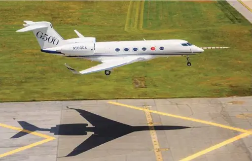  ??  ?? OPTIMAL BALANCE OF SPEED, MANOEUVRAB­ILITY AND COMFORT: G500 – THE FIRST TO BE OUTFITTED WITH A FULL INTERIOR – RECENTLY HAD ITS FIRST FLIGHT, TAKING TO THE SKY FOR 4 HOURS AND 5 MINUTES
