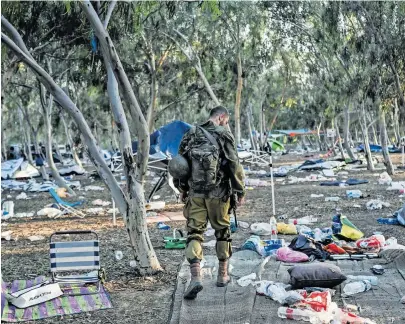  ?? [APA / AFP / Aris Messinis] ?? Einer der Orte des Horrors: das Gelände des Nova-Festivals fünf Tage nach dem Überfall der Hamas.