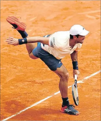  ?? CAMERON SPENCER / GETTY ?? Fernando Verdasco, tras conectar un saque, ayer contra Dimitrov