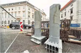  ??  ?? Statt „ Bonzen- Limes“jetzt Poller vor Kanzleramt & Hofburg