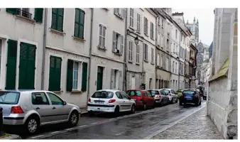  ??  ?? Les deux adolescent­es se sont bagarrées à l’entrée de la rue Saint-Rémy, près du lycée HenriMoiss­an.