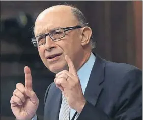  ?? J.J.GUILLÉN / EFE ?? El ministro de Hacienda, Cristóbal Montoro