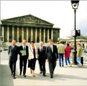  ?? (Photo DR) ?? En , devant l’Assemblée nationale avec Daniel Colin, Yann Piat, Maurice Arreckx et Jean-Michel Couve.