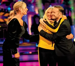  ??  ?? Presenter Tess Daly consoles the pair, who are the second to be voted off