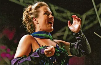  ?? Foto: CCM Classic Concerts Management ?? Diana Damrau gilt als Opernstar ohne Allüren. Ihre rund 200 Abendkleid­er bewahrt sie daheim in einem Eckschrank auf.