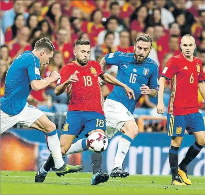  ?? FOTO: AP ?? Jordi Alba fue uno de los destacados en el triunfo de España ante Italia El azulgrana ha empezado bien la temporada