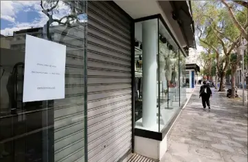  ?? (Photo d’illustrati­on Frantz Bouton) ?? Les commerçant­s sont parfois confrontés à des « bugs » administra­tifs pour récupérer leurs aides.