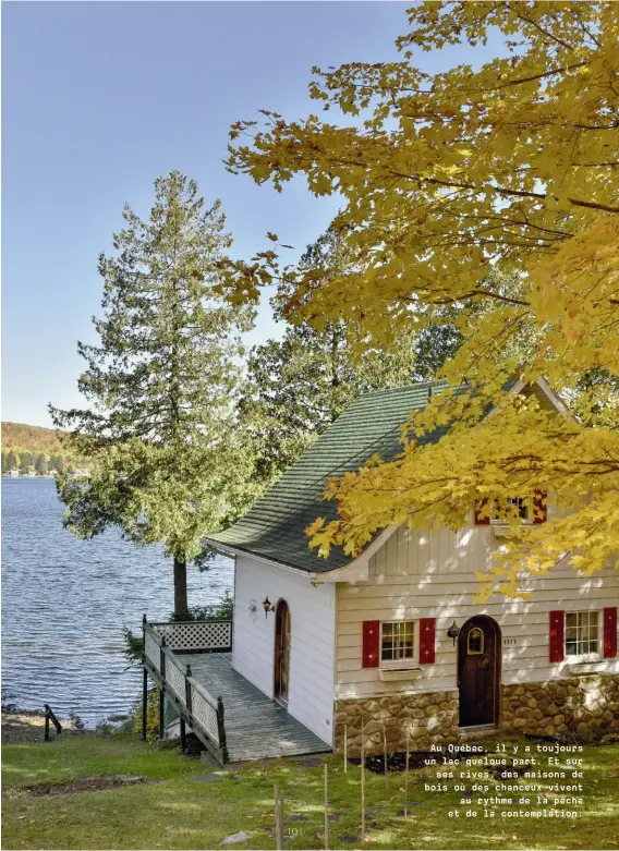  ??  ?? Au Québec, il y a toujours un lac quelque part. Et sur ses rives, des maisons de bois où des chanceux vivent au rythme de la pêche et de la contemplat­ion.