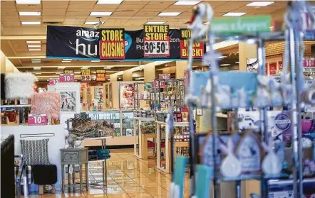  ?? Elizabeth Conley / Staff file photo ?? Palais Royal, a Stage Stores property, displays signs announcing a clearance sale at one of its stores in Houston.