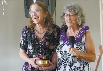  ?? The Maui News / COLLEEN UECHI photo ?? Martha Vockrodt-Moran (left), who ran the arboretum at Pu‘u Mahoe started by her grandfathe­r D.T. Fleming, accepts the Onipa‘a award for lifetime achievemen­t alongside Lucienne De Naie, conservati­on chairwoman of the Sierra Club Maui Group, in February 2019.