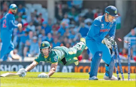  ?? AFP ?? AB de Villiers (L) was run out for 16 off 12 balls and after that South Africa’s batting collapsed as they lost eight wickets for 51 runs.